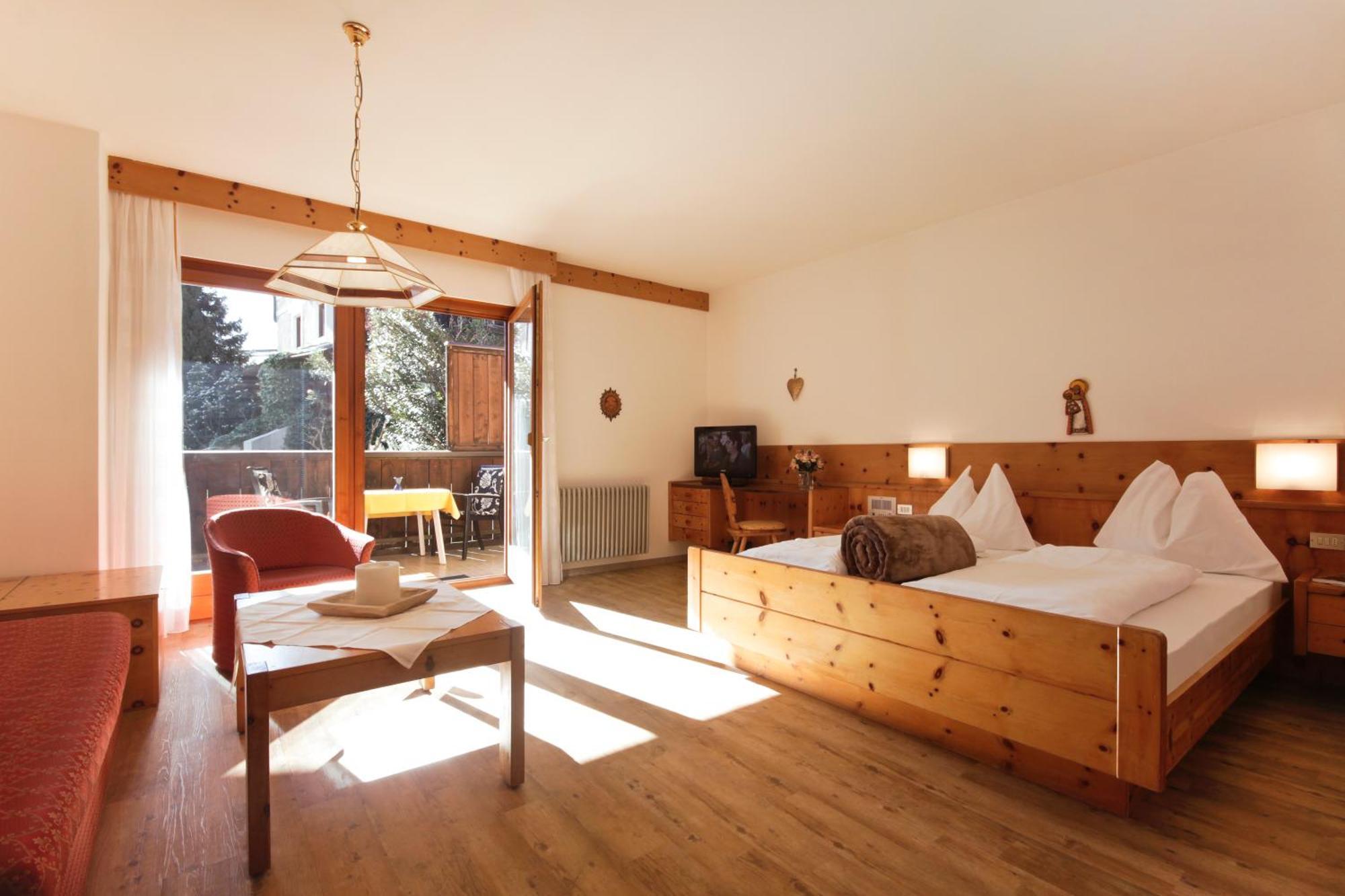 Ferienwohnungen St Hippolyt Mit Hallenbad Lagundo Zewnętrze zdjęcie